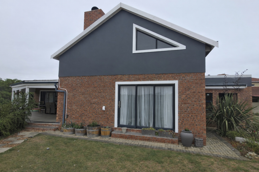 5 Bedroom Property for Sale in Noorsekloof Eastern Cape